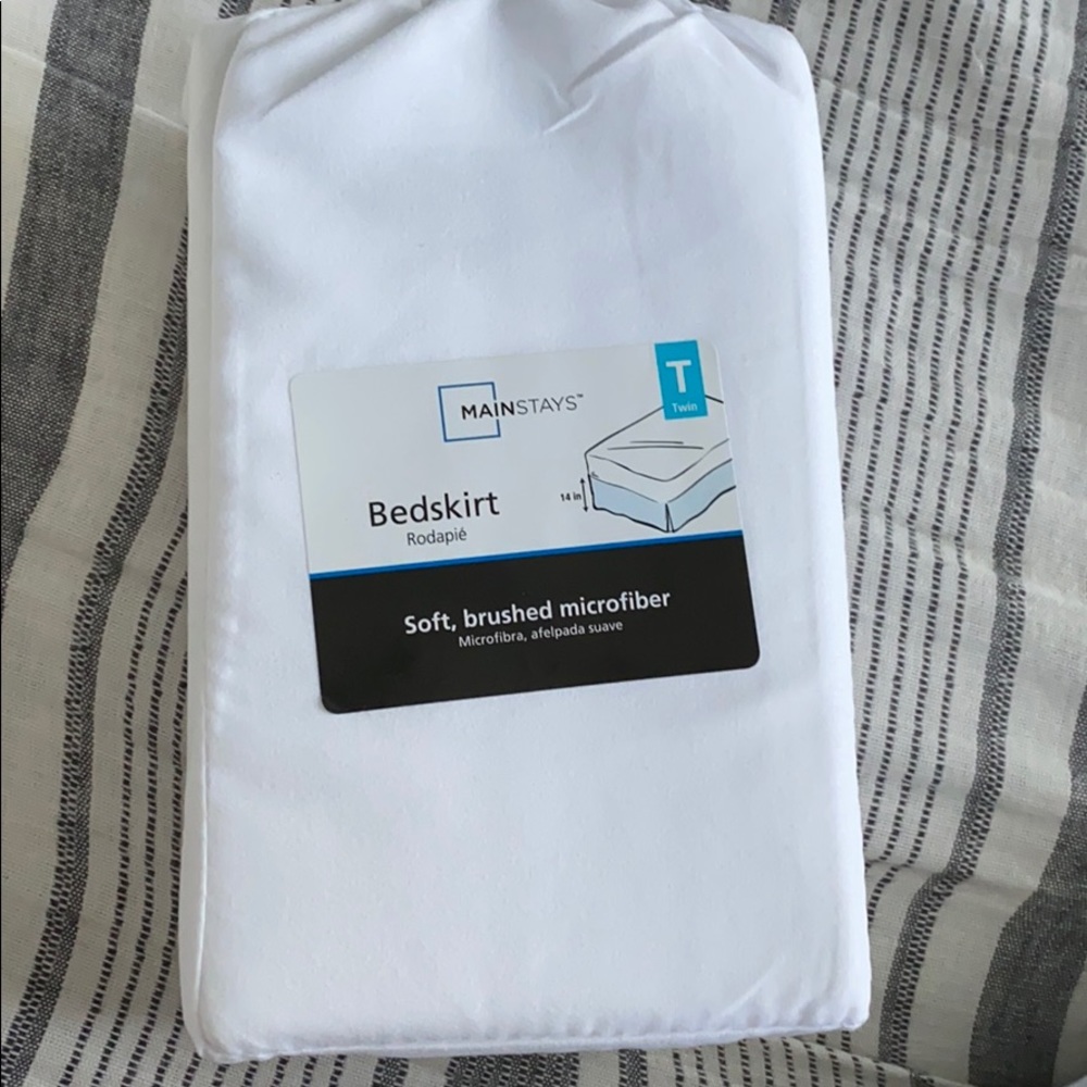 Brand new bedskirt!!